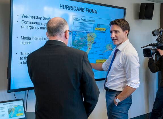 October 4, 2022, Dartmouth, NS, Canada: Prime Minister Justin Trudeau talks with Bob Robichaud, a meteorologist at the Canadian Hurricane Centre, in Dartmouth, N.S. on Tuesday, Oct. 4, 2022. Trudeau announced funding to support victims of post-tropical storm Fiona. Dartmouth Canada  - ZUMAc35_ 20221004_zaf_c35_035 Copyright: xAndrewxVaughanx