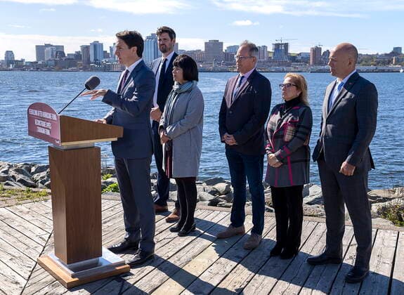 October 4, 2022, Dartmouth, NS, Canada: Prime Minister Justin Trudeau, accompanied by regional MPs Sean Fraser, Ginette Petitpas Taylor, Darren Fisher, Lena Metlege Diab and Andy Fillmore, left to right, announces support for victims of hurricane Fiona in Dartmouth, N.S. on Tuesday, Oct. 4, 2022. Dartmouth Canada  - ZUMAc35_ 20221004_zaf_c35_038 Copyright: xAndrewxVaughanx