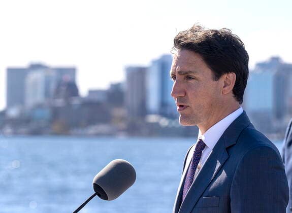 October 4, 2022, Dartmouth, NS, Canada: Prime Minister Justin Trudeau makes an announcement about funds for victims of post-tropical storm Fiona in Dartmouth, N.S. on Tuesday, Oct. 4, 2022. Dartmouth Canada  - ZUMAc35_ 20221004_zaf_c35_039 Copyright: xAndrewxVaughanx