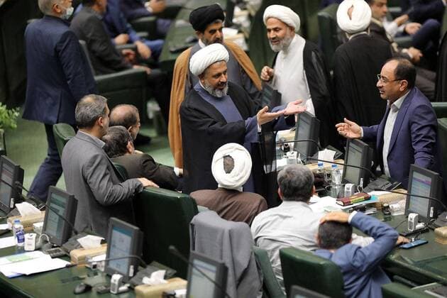 News Themen der Woche KW40 October 4, 2022, Tehran, Tehran, Iran: Iranian lawmakers attend during a parliament session at the Islamic Consultative Assembly in Tehran, Iran, 04 October 2022. On 03 October, the Iranian supreme leader Ayatollah Ali Khamenei gave a speech concerning recent protests, condemning the mobilizations as riots and accused the US, Israel, and the west of planning the protests inside the country. Iran has experienced anti-government protests around the country in the past three weeks. Tehran Iran - ZUMAi98_ 20221004_zih_i98_095 Copyright: xIcanax
