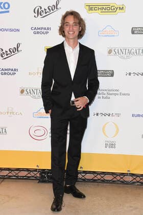 October 4, 2022, Rome, Italy: Luca Vergoni attends at the red carpet of the Globo d oro award 2022 at the Auditorium Parco Della Musica. Rome Italy - ZUMAs197 20221004_zaa_s197_377 Copyright: xCartellixMariox