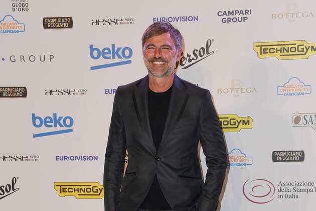 October 4, 2022, Rome, Italy: Beppe Convertini attends at the red carpet of the Globo d oro award 2022 at the Auditorium Parco Della Musica. Rome Italy - ZUMAs197 20221004_zaa_s197_402 Copyright: xCartellixMariox