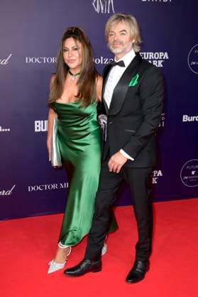 Simone Thomalla mit Partner Nicolino Hermano beim Tribute to Bambi 2022 im Hotel Berlin Central District. Berlin, 05.10.2022 *** Simone Thomalla with partner Nicolino Hermano at the Tribute to Bambi 2022 at the Hotel Berlin Central District Berlin, 05 10 2022 Foto:xF.xKernx xFuturexImage
