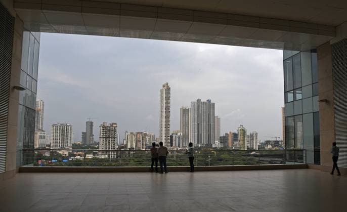October 6, 2022, Mumbai, Maharashtra, India: People are seen taking photos of the City of Mumbai skyline. Property sale will remain high during the upcoming festive season in Mumbai. Mumbai India - ZUMAs197 20221006_zab_s197_036 Copyright: xAshishxVaishnavx