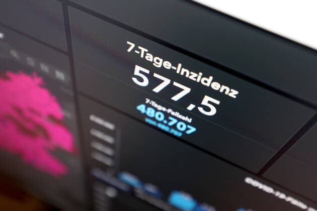 RKI dashboard, 7 day incidence is now 577.5 7 day incidence, RKI dashboard on a monitor on 07 10 2022 in Siegen Germany.