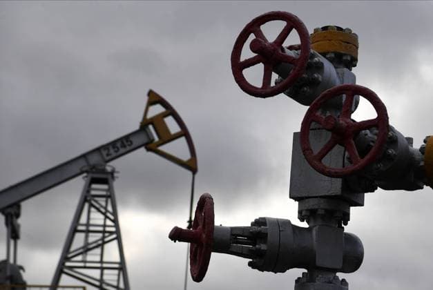 Russia Oil 8291086 07.10.2022 An oil pump jack operated by the Yamashneft Oil and Gas Production Division of Tatneft, are seen in Almetyevsk District of Russia s Republic of Tatarstan. Maksim Bogodvid Sputnik Republic of Tatarstan  Copyright: xMaksimxBogodvidx