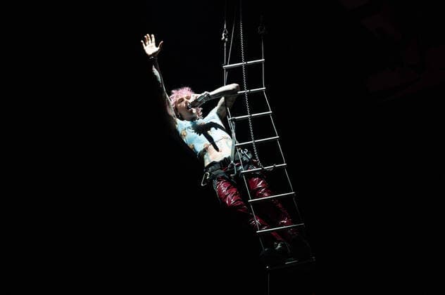 Bilder des Jahres 2022, Entertainment 10 Oktober Entertainment Themen der Woche KW40 American rapper Machine Gun Kelly performs at the First Direct Arena in Leeds as part of the Mainstream Sellout Tour Featuring: Robert Colson Baker, Machine Gun Kelly Where: Leeds, Yorkshire, United Kingdom When: 06 Oct 2022 Credit: Graham Finney Cover Images Copyright: xGrahamxFinneyx xCoverxImagesx 52046051 EDITORIAL USE ONLY. NOT FOR USE BY NEWSPAPERS BASED IN THE UK.