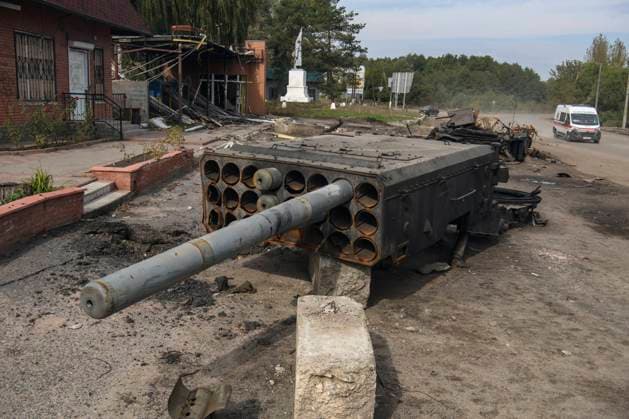 Situation In The City Of Izium, Recently Liberated By The Ukrainian Army Parts of the Russian TOS-1 Buratino thermobaric multiple rocket system on the street in Izium, Kharkiv region, Ukraine. September 30, 2022 Izium Ukraine  Copyright: xMaxymxMarusenkox originalFilename: musienko-notitle220930_np0FR.jpg