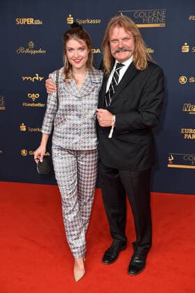 Leslie Mandoki with daughter Lara Mandoki at the GOLDENE HENNE 2022 in the Media City in Leipzig on 07 01 2022 red carpet