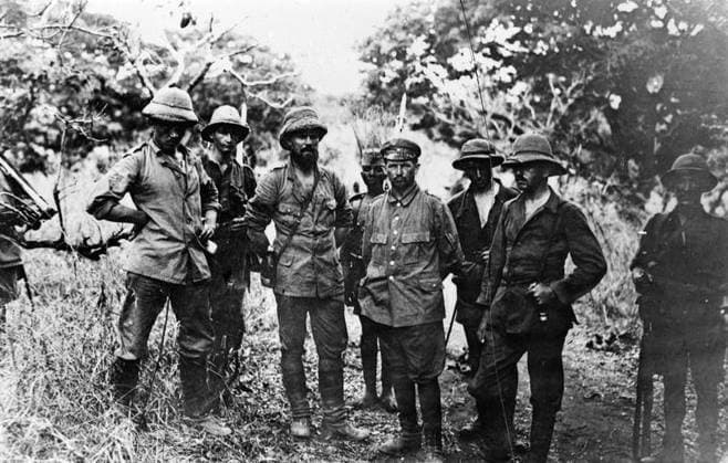 Ministry of Information First World War Official Collection German East African Campaign. German prisoners, Ndanda, December 1917. The Nigerian Brigade reached Ndanda on 12th November 1917, and there found 21 sick and wounded Europeans, 111 natives, 17 German European women and 24 white German children, who had been left behind by the Germans. Copyright: xpiemagsx minofinfopieww04102022-97 !ACHTUNG AUFNAHMEDATUM GESCHÄTZT!