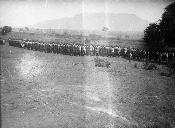 Ministry of Information First World War Official Collection German East African Campaign. General van Deventer s inspection of Nigerian Brigade at Morogoro, July 1917. Copyright: xpiemagsx minofinfopieww04102022-276 !ACHTUNG AUFNAHMEDATUM GESCHÄTZT!