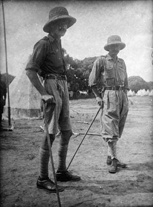 Ministry of Information First World War Official Collection German East African Campaign. Brigadier General G. D. Mann (in command of Nigerian Brigade from 3rd October 1917), and Captain the Hon. J. Crichton, Staff Captain of the Brigade. Copyright: xpiemagsx minofinfopieww04102022-278 !ACHTUNG AUFNAHMEDATUM GESCHÄTZT!