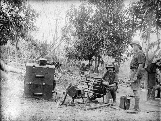 Ministry of Information First World War Official Collection German East African Campaign. Wireless operators Beho Ju (Beho Beho) January 1917. Copyright: xpiemagsx minofinfopieww04102022-282 !ACHTUNG AUFNAHMEDATUM GESCHÄTZT!
