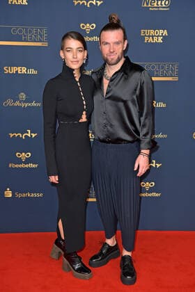 Alina Sueggeler, Andi Weizel Frida Gold at the GOLDENE HENNE 2022 in the Media City in Leipzig on 07 01 2022 red carpet