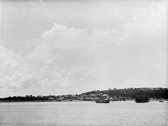 Ministry of Information First World War Official Collection German East African Campaign. Port Amelia in Portuguese Nyasaland. Photo taken from troop ship in harbour. Copyright: xpiemagsx minofinfopieww04102022-291 !ACHTUNG AUFNAHMEDATUM GESCHÄTZT!