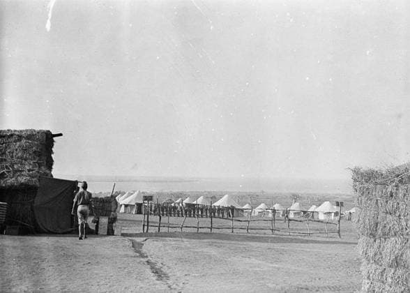 Ministry of Information First World War Official Collection German East African Campaign. MT Camp in Port Amelia. Copyright: xpiemagsx minofinfopieww04102022-292 !ACHTUNG AUFNAHMEDATUM GESCHÄTZT!