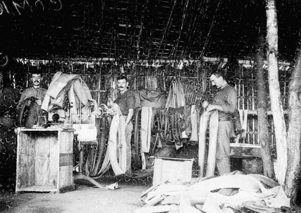 Ministry of Information First World War Official Collection German East African Campaign. Vulcanizing Section of No. 10 Workshop at Ankuabe on Line of Communication in Portuguese Nyasaland. Copyright: xpiemagsx minofinfopieww04102022-296 !ACHTUNG AUFNAHMEDATUM GESCHÄTZT!