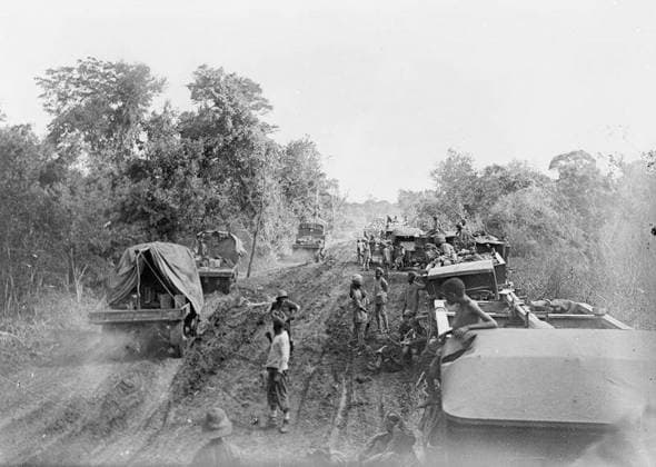 Ministry of Information First World War Official Collection German East African Campaign. Indian Sappers with pontoon wagons and equipment. Between Tulo and Duthumi, 31st December 1916. Copyright: xpiemagsx minofinfopieww04102022-318 !ACHTUNG AUFNAHMEDATUM GESCHÄTZT!