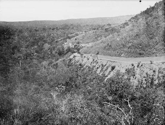 Ministry of Information First World War Official Collection German East African Campaign. Sheppard s Pass, leading from Summit Camp to Tulo and Duthumi. General Sheppard experienced great difficulty in getting this road through. June 1917. Copyright: xpiemagsx minofinfopieww04102022-320 !ACHTUNG AUFNAHMEDATUM GESCHÄTZT!