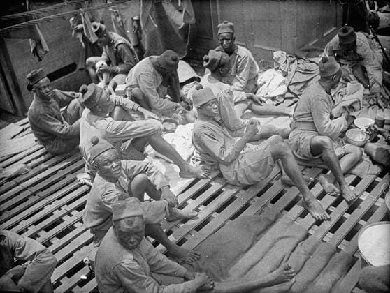 Ministry of Information First World War Official Collection German East African Campaign. Men of the Nigerian Brigade on a transport between Calabar and Cape Town, on their way to German East Africa, November 1916. Copyright: xpiemagsx minofinfopieww04102022-327 !ACHTUNG AUFNAHMEDATUM GESCHÄTZT!