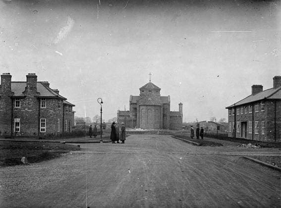 Ministry of Information First World War Official Collection Exterior of the Roman Catholic Church, munition township, Gretna. Copyright: xpiemagsx minofinfopieww04102022-1071 !ACHTUNG AUFNAHMEDATUM GESCHÄTZT!