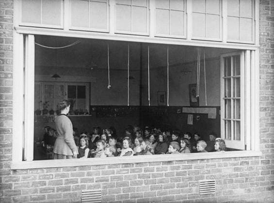 Ministry of Information First World War Official Collection Fresh arir school for workers children, Gretna Munitions Township. Copyright: xpiemagsx minofinfopieww04102022-1094 !ACHTUNG AUFNAHMEDATUM GESCHÄTZT!