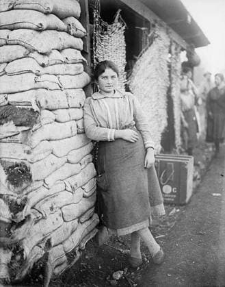 Ministry of Information First World War Official Collection Types of girl workers, working for the British Army in Italy. Copyright: xpiemagsx minofinfopieww04102022-565 !ACHTUNG AUFNAHMEDATUM GESCHÄTZT!