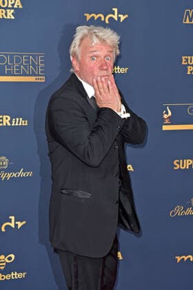 Jörg Schüttauf at the GOLDENE HENNE 2022 in the Media City in Leipzig on 07 01 2022 red carpet