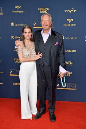 Reiner Schoene with wife Anja Schoene at the GOLDENE HENNE 2022 in the Media City in Leipzig on 07 01 2022 red carpet