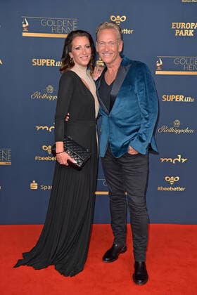 Olaf Berger with wife Julia Berger at the GOLDENE HENNE 2022 in the Media City in Leipzig on 07 01 2022 red carpet