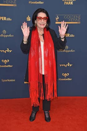 Nana Mouskouri at the GOLDENE HENNE 2022 in the Media City in Leipzig on 07 01 2022 red carpet