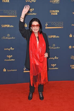 Nana Mouskouri at the GOLDENE HENNE 2022 in the Media City in Leipzig on 07 01 2022 red carpet