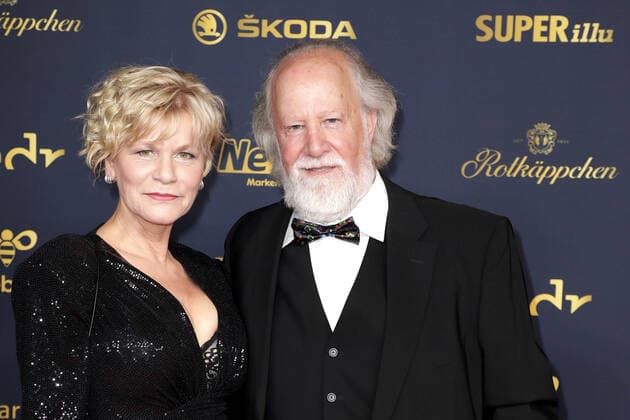 Anne Kasprik and her husband Oren Schmuckler at the award ceremony The Golden Hen on 7 10 2022 in Leipzig The Golden Hen 2022 award ceremony in Leipzig