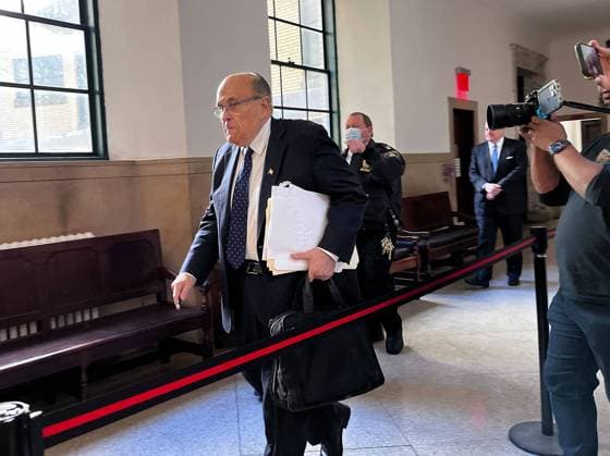 October 7, 2022: Rudy Giuliani leaves court in Manhattan on Friday, Oct. 7, 2022. - ZUMAm67_ 20221007_zaf_m67_006 Copyright: xLiamxQuigleyx