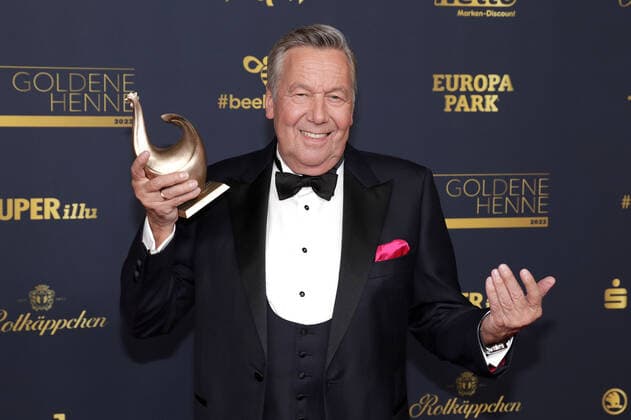 Laureate Roland Kaiser at the award ceremony The Golden Hen on 7 10 2022 in Leipzig The Golden Hen 2022 award ceremony in Leipzig Laureate Winners