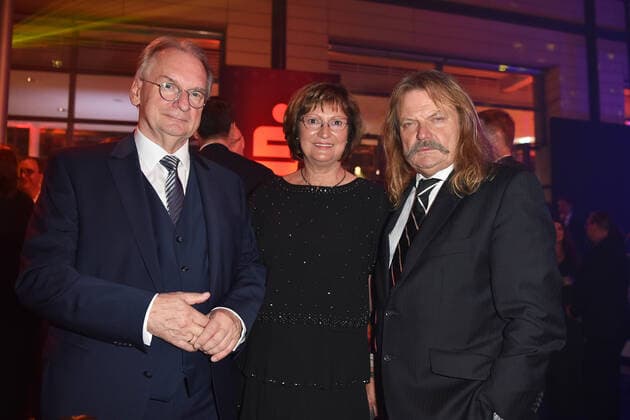 Reiner Haseloff with wife Gabriele Haseloff, Leslie Mandoki at the GOLDENE HENNE 2022 in the Media City in Leipzig on 07 10 2022 Aftershowparty