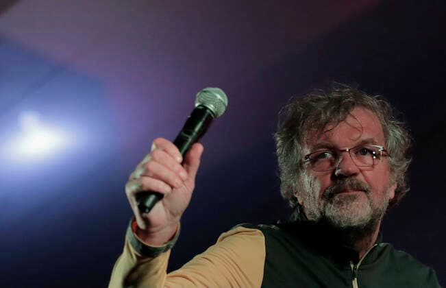Emir Kusturica And The No Smoking Orchestra Performs In Mexico Emir Kusturica and the No Smoking Orchestra, an alternative rock band from Serbia, will perform during the XXII International Book Fair in Mexico City s Zocalo. Mexico City Mexico City Mexico  Copyright: xGerardoxVieyrax originalFilename: vieyra-notitle221008_npTaQ.jpg