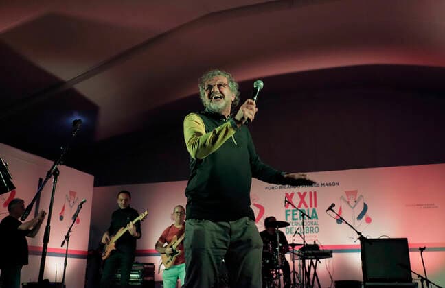 Emir Kusturica And The No Smoking Orchestra Performs In Mexico Emir Kusturica and the No Smoking Orchestra, an alternative rock band from Serbia, will perform during the XXII International Book Fair in Mexico City s Zocalo. Mexico City Mexico City Mexico  Copyright: xGerardoxVieyrax originalFilename: vieyra-notitle221008_npUId.jpg