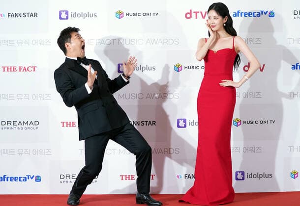 Entertainment Bilder des Tages 2022 THE FACT MUSIC AWARDS red carpet SEOUL, SOUTH KOREA, OCT 08: South Korean host Jun Hyun-moo, South Korean singer Seo Ju-hyun ( Girls Generation SNSD - Seohyun ) during 2022 THE FACT MUSIC AWARDS at the KSPO DOME in Seoul, South Korea, on October 08, 2022. Seoul the KSPO DOME South Korea 7620_264561 Copyright: xSeokyongxLee PentaxPressx
