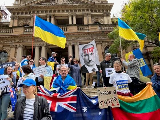 News Bilder des Tages SOLIDARITY WITH UKRAINE SYDNEY, Protesters are seen in support of Ukraine against Russia?s invaision, Sydney Sunday, October 9, 2022. ( NO ARCHIVING, EDITORIAL USE ONLY, NO USE IN BOOKS WITHOUT CONSENT SYDNEY NSW AUSTRALIA  Copyright: xLLOYDxJONESx 20221009001714707060