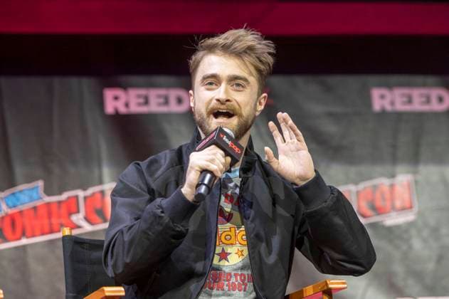 Bilder des Jahres 2022, Entertainment 10 Oktober Entertainment Themen der Woche KW40 Entertainment Bilder des Tages October 9, 2022, New York, United States: Daniel Radcliffe speaks on stage at Let s Get WEIRD panel during the New York Comic Con 2022 at Jacob Javits Center in New York City. New York United States - ZUMAs197 20221009_zaa_s197_292 Copyright: xRonxAdarx
