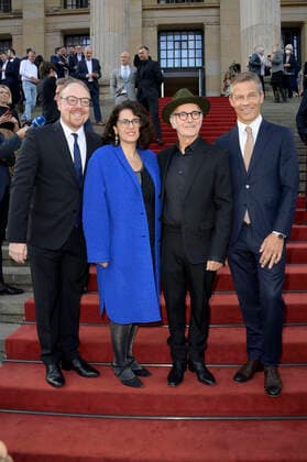Clemens Trautmann, Kleopatra Sofroniou, Ludovico Einaudi and Frank Briegmann at the Opus Klassik 2022 award ceremony at the Konzerthaus am Gendarmenmarkt Berlin, 09 10 2022 Foto:xF.xKernx xFuturexImage