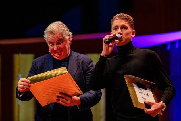 2022 10 10 14 22 22 UTRECHT Singer Rene Froger receives the Buma NL Award in the category Most Successful Single from Mart Hoogkamer in TivoliVredenburg ANP LEVIN DEN BOER netherlands out belgium out  Copyright: xx x456029150x originalFilename: 456029150.jpg