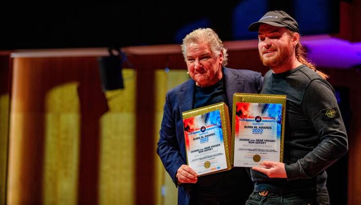 2022 10 10 14 25 20 UTRECHT Singer Rene Froger and Donnie receive the Buma NL Award in the category Most Successful Single from Mart Hoogkamer in TivoliVredenburg ANP LEVIN DEN BOER netherlands out belgium out  Copyright: xx x456029180x originalFilename: 456029180.jpg