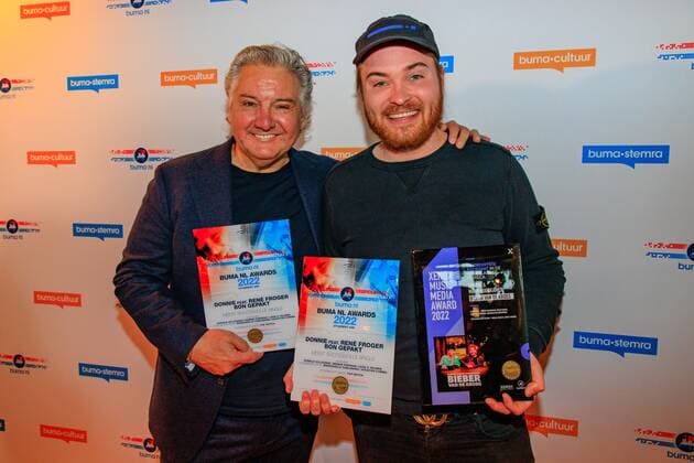 2022 10 10 14 50 12 UTRECHT Singer Rene Froger and Donnie receive the Buma NL Award in the category Most Successful Single from Mart Hoogkamer in TivoliVredenburg ANP LEVIN DEN BOER netherlands out belgium out  Copyright: xx x456029267x originalFilename: 456029267.jpg