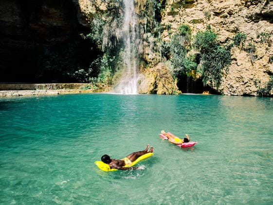 Multiracial man and woman lounging on inflatable floats in clean lake water during summer vacation, Model released, Property released AdalbertoRodriguez_ID942_35276_106 Copyright: xAdalbertoxRodriguezx MR