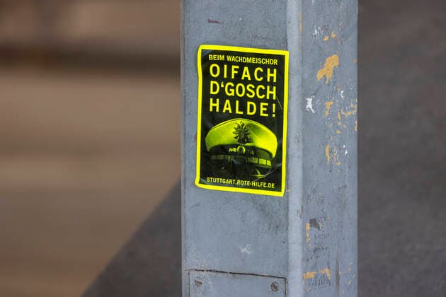 With the constable just shut up In Swabian idiom, a left-wing initiative draws attention to its support should someone get into conflict with the police gerten 08 10 2022 Germany, Baden Württemberg, Stuttgart