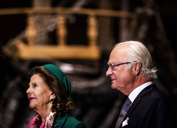 2022-10-11 16:32:51 STOCKHOLM - King Willem Alexander and Queen Maxima pose for a photo along with King Carl XVI Gustaf and Queen Silvia at the Vasa Museum during their three-day state visit to Sweden. The Vasa is a warship, designed and built under the direction of a Dutch shipbuilder, which capsized and sank in 1628 on its maiden voyage. After lying at the bottom of the sea for 333 years, it has been salvaged, restored and put on display. ANP REMKO DE WAAL netherlands out - belgium out *** 2022 10 11 16 32 51 STOCKHOLM King Willem Alexander and Queen Maxima pose for a photo along with King Carl XVI Gustaf and Queen Silvia at the Vasa Museum during their three day state visit to Sweden The Vasa is a warship, designed and built under the di  Copyright: xx x456069834x originalFilename: 456069834.jpg