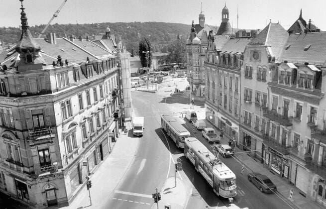 Dresden, historisch, Plätze, Straßen, Stadtteile, Wohngebiete: Schillerplatz, Draufsicht, Überblick, Straßenbahn, 31.05.1996. ! ACHTUNG Aufnahmedatum laut Beschriftung *** Dresden, historical, places, roads, districts, Residential areas Schiller Square, Top view, Overview, Tram, 31 05 1996 Attention Date of recording according to Lettering Copyright: xSZ GunterxHübnerx