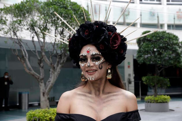 October 11, 2022, Mexico City, Mexico: People characterized as catrinas to promote Mexican Dia de Muertos visit the Senate of the Republic in Mexico City. on October 11, 2022 in Mexico City, Mexico. Mexico City Mexico - ZUMAe321 20221011_zia_e321_003 Copyright: xeyepixx